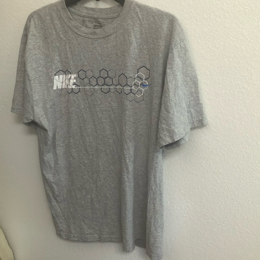 FINAL MARKDOWN Men’s Nike tee large